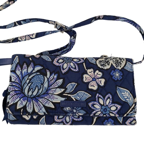 Vera Bradley Crossbody Purse; Approx. 8 x 4 - Picture 1 of 10